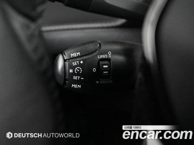 Peugeot e-2008 2세대 EV Allure, 2022 18