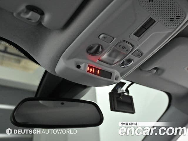 Peugeot e-2008 2세대 EV Allure, 2022 19