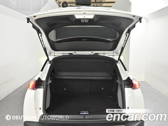 Peugeot e-2008 2세대 EV Allure, 2022 20