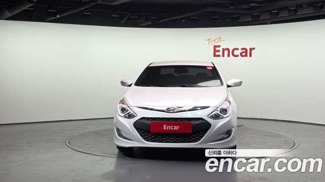 Hyundai Sonata гибрид Royal, 2012 3