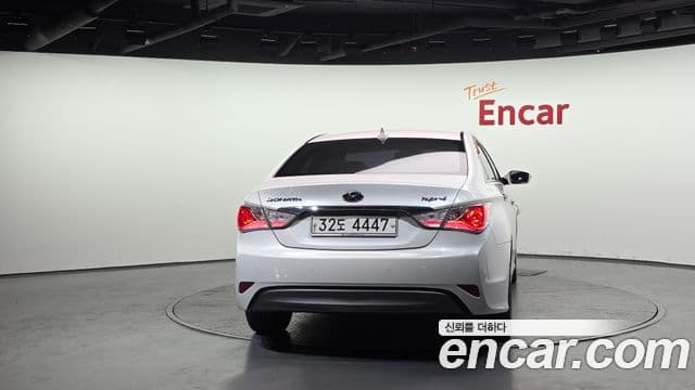 Hyundai Sonata гибрид Royal, 2012 4