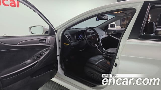 Hyundai Sonata гибрид Royal, 2012 10