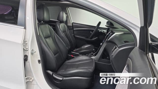 Hyundai i30(новый кузов / новое поколение) дизель 1.6 VGT Extreme, 2012 10