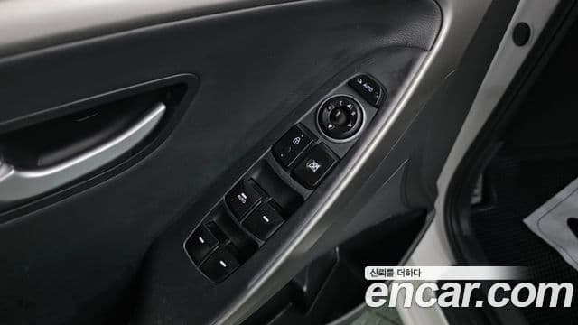 Hyundai i30(новый кузов / новое поколение) дизель 1.6 VGT Extreme, 2012 17