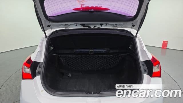 Hyundai i30(новый кузов / новое поколение) дизель 1.6 VGT Extreme, 2012 20