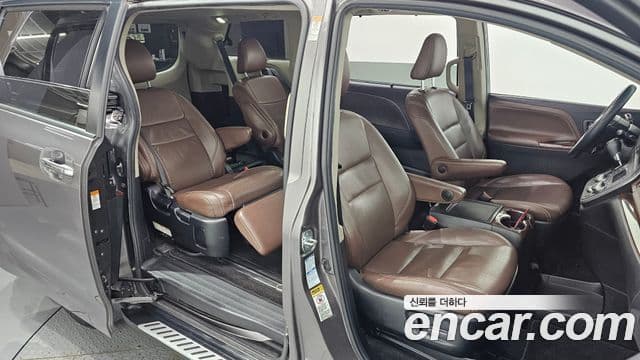 Toyota Sienna, 2015 11