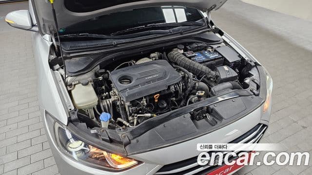 Hyundai Avante AD 1.6 e-VGT Smart, 2018 6