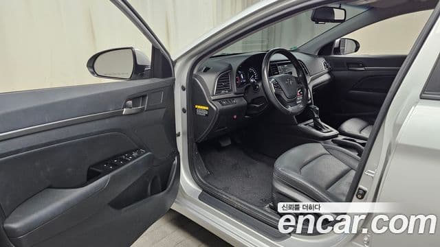 Hyundai Avante AD 1.6 e-VGT Smart, 2018 10