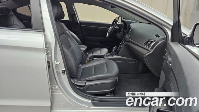 Hyundai Avante AD 1.6 e-VGT Smart, 2018 11