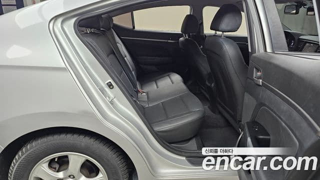 Hyundai Avante AD 1.6 e-VGT Smart, 2018 12