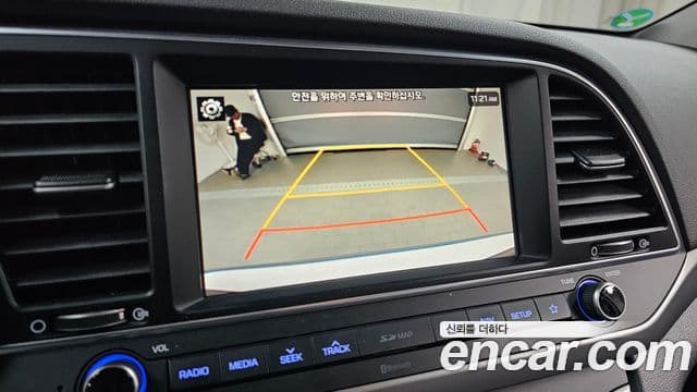 Hyundai Avante AD 1.6 e-VGT Smart, 2018 17