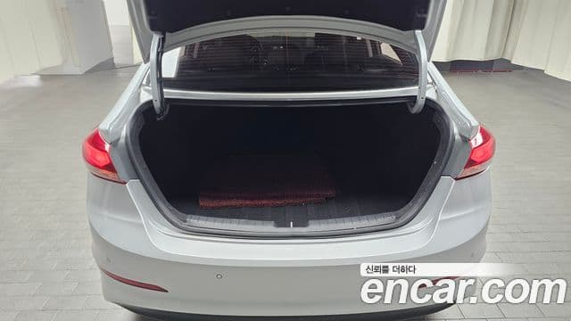 Hyundai Avante AD 1.6 e-VGT Smart, 2018 20