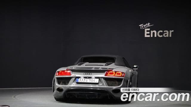 Audi R8 5.2 V10 Spyder, 2011 4