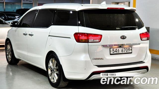 Kia All New Carnival Prestige, 2015 4