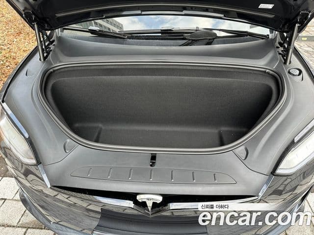 Tesla модель X Plaid, 2023 11