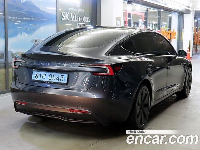 Tesla модель 3, 2025 4