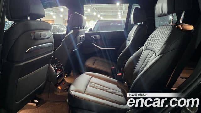 BMW X7 (G07) xDrive 40i M Sport 6인승, 2025 8