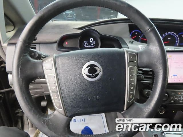 KG모빌리티(SsangYong) Korando 투리스모 4WD 9인승 Adventure 60th Edition, 2015 8