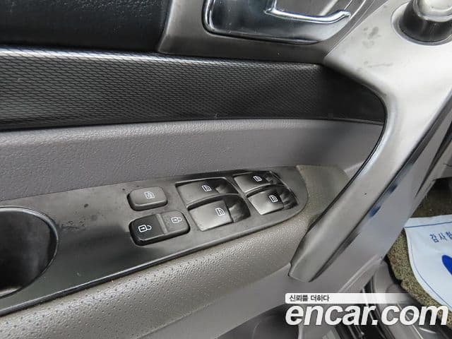 KG모빌리티(SsangYong) Korando 투리스모 4WD 9인승 Adventure 60th Edition, 2015 14