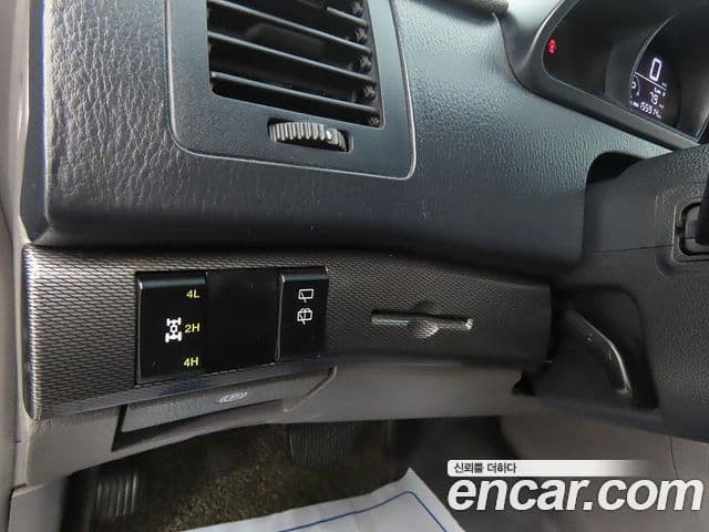 KG모빌리티(SsangYong) Korando 투리스모 4WD 9인승 Adventure 60th Edition, 2015 15