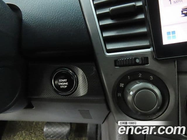 KG모빌리티(SsangYong) Korando 투리스모 4WD 9인승 Adventure 60th Edition, 2015 16