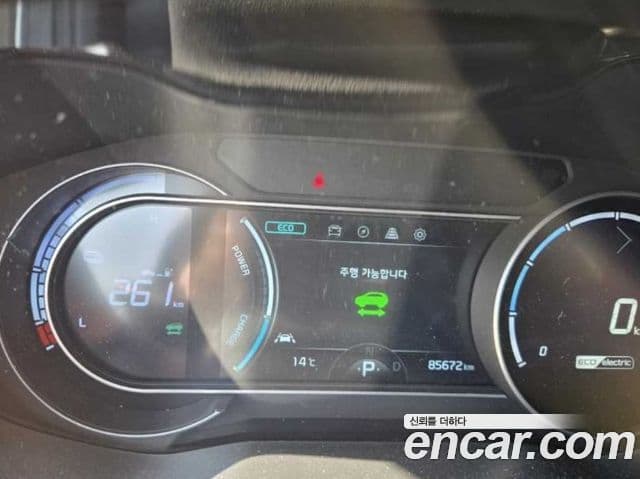 Kia Niro Plus Air (таксомоторный тип), 2024 6