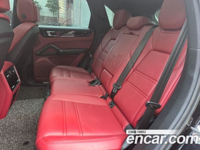 Porsche Cayenne (PO536), 2020 6