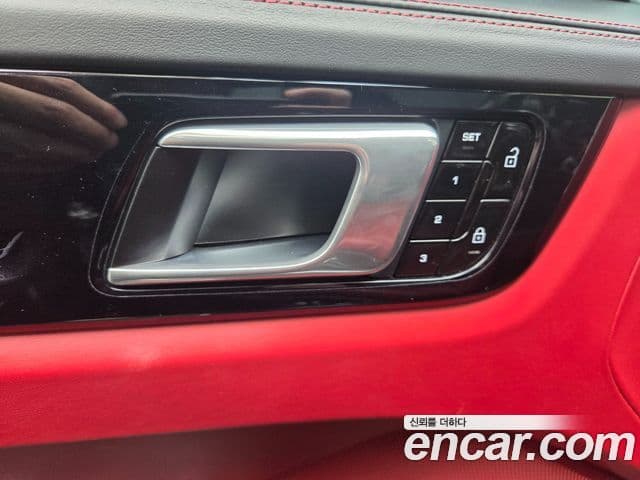 Porsche Cayenne (PO536), 2020 16