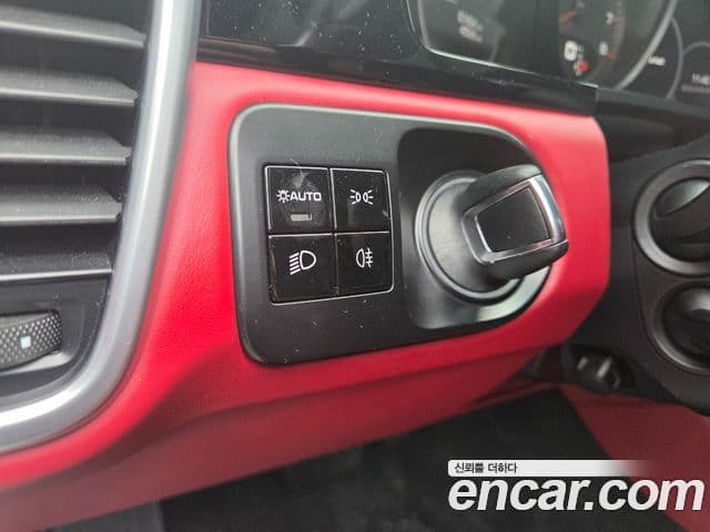 Porsche Cayenne (PO536), 2020 17