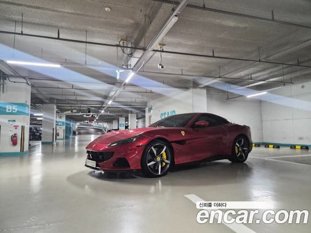 Ferrari 포르토피노 M 3.9 V8, 2022 13