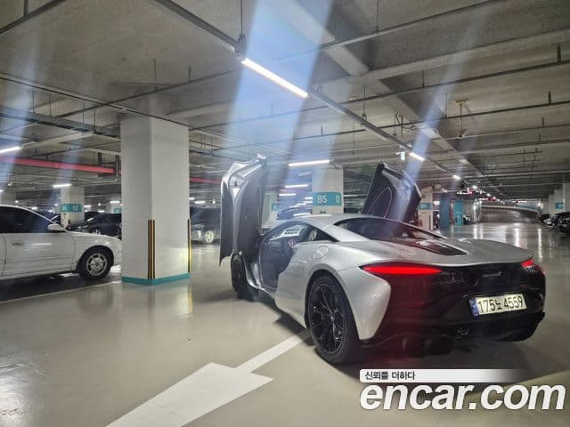 맥라렌 아투라 3.0 купе, 2023 4