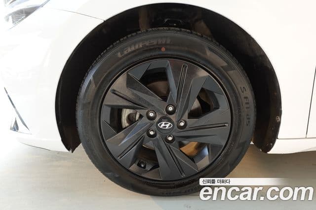 Hyundai Avante гибрид (CN7) Modern, 2023 все фото