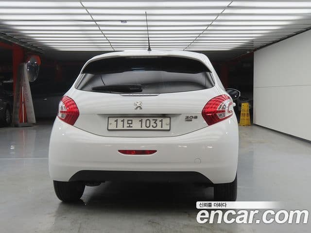 Peugeot 208 1.4 e-HDi Eco 5도어, 2015 3