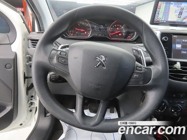 Peugeot 208 1.4 e-HDi Eco 5도어, 2015 8