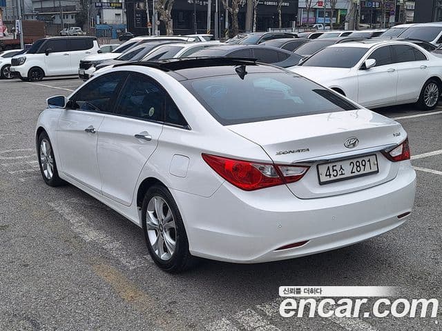 Hyundai YF Sonata LPI Premier(для людей с инвалидностью), 2010 все фото