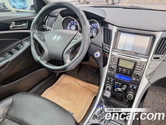 Hyundai YF Sonata LPI Premier(для людей с инвалидностью), 2010 7