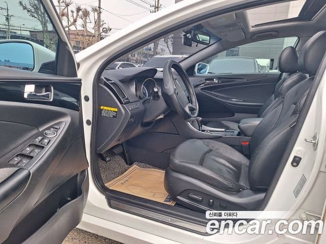 Hyundai YF Sonata LPI Premier(для людей с инвалидностью), 2010 8