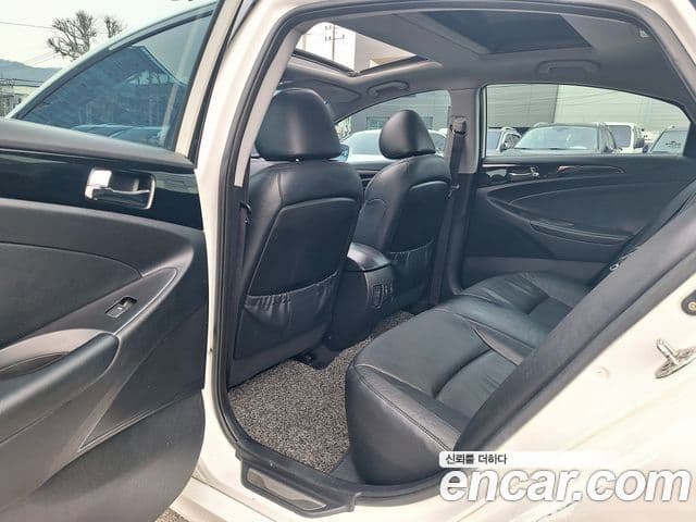 Hyundai YF Sonata LPI Premier(для людей с инвалидностью), 2010 9