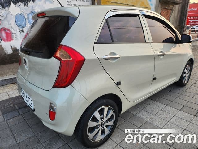 Kia All New Morning Deluxe Trendy, 2015 4