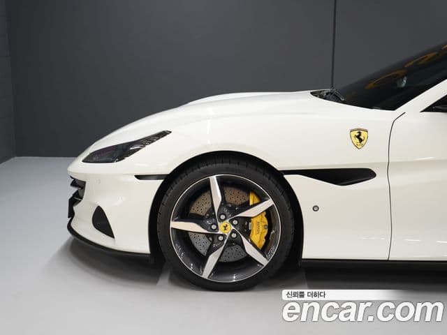 Ferrari 포르토피노 M 3.9 V8, 2022 4