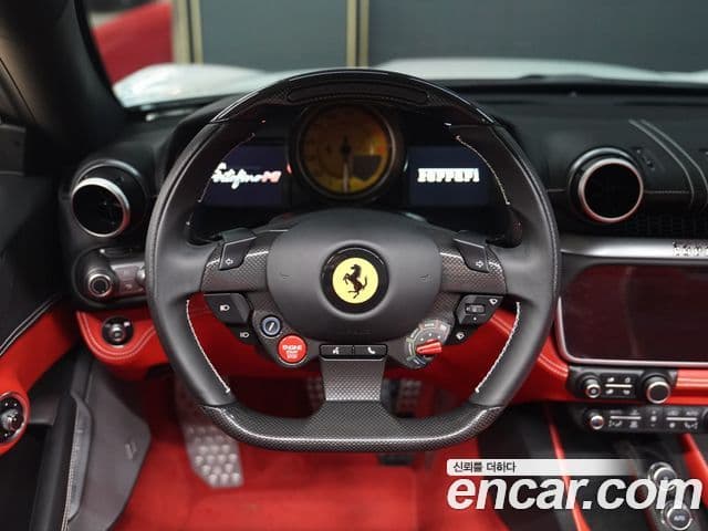 Ferrari 포르토피노 M 3.9 V8, 2022 12