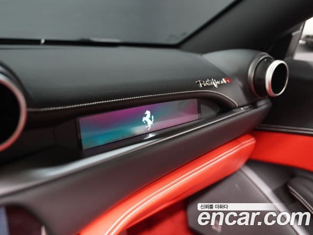 Ferrari 포르토피노 M 3.9 V8, 2022 16