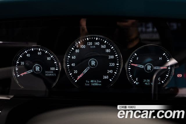 Rolls-Royce 고스트 2세대 6.7 V12 чёрный эмблема, badge, 2022 10