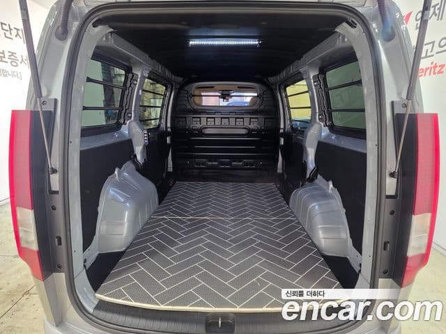 Hyundai Staria Modern, 2025 4