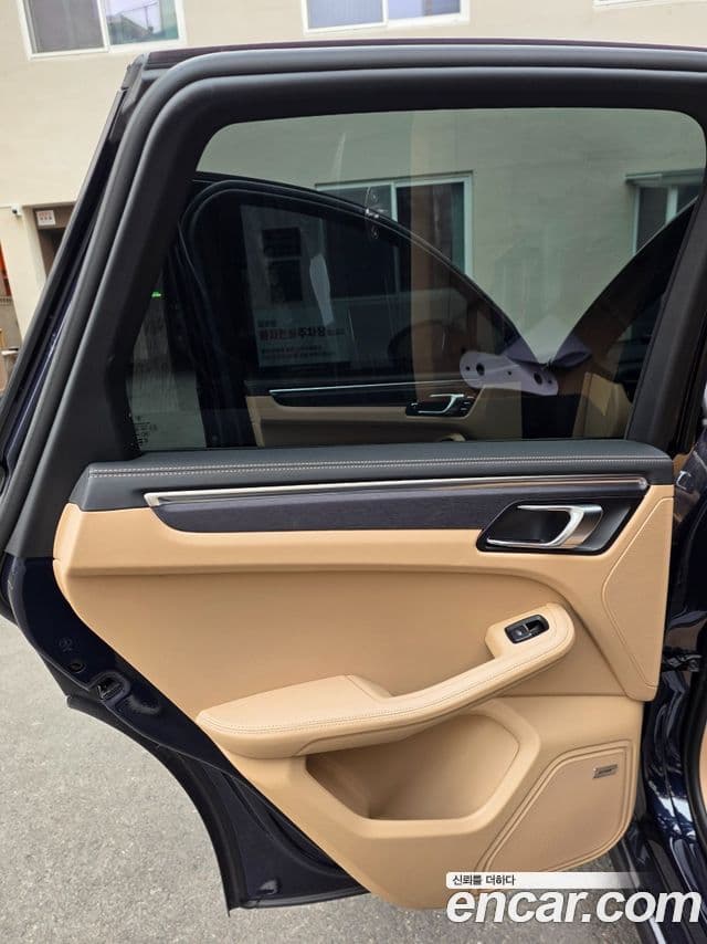 Porsche Macan 95B, 2023 6