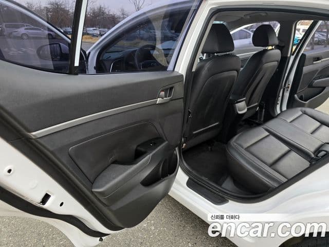 Hyundai Avante AD 1.6 GDI Value Plus, 2018 13