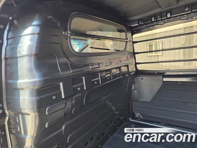 Hyundai Staria Modern, 2025 10