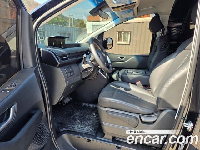 Hyundai Staria Modern, 2025 11
