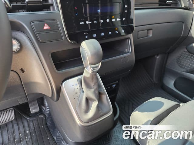 Hyundai Staria Modern, 2025 16