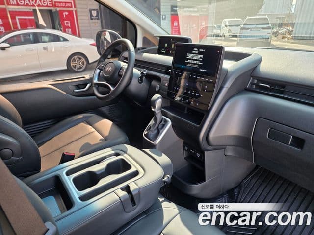 Hyundai Staria Modern, 2025 17